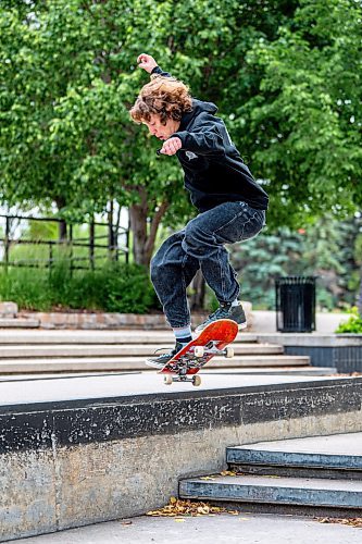 NIC ADAM / FREE PRESS
Erik Penton, one of the teachers with Sk8 Skates&#x2019; drop-in lessons at the Forks, pictured at the park Tuesday. He has been riding a skate board for 15 years.
240716 - Tuesday, July 16, 2024.

Reporter: Zoe