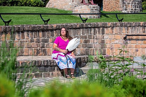 BROOK JONES / FREE PRESS
Jaime Grasby, 43, who is an indigenous story teller and knowledge keeper is pictured with smuding feather fans as she sits in the Oodena Celebration Circle at The Forks in Winnipeg, Man., Thursday, July 11, 2024.