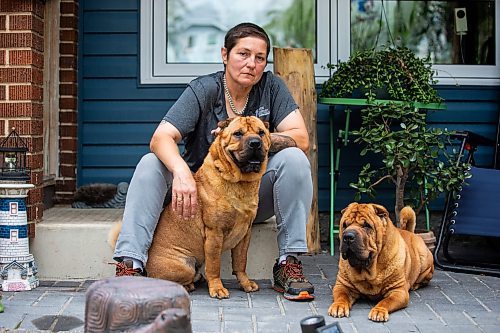 Long haul trucker and dog shower Devi Gershbain and her dogs, Ever and Radar, at her home in Winnipeg. (Mikaela MacKenzie/Winnipeg Free Press)