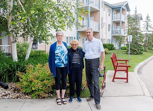 MIKE DEAL / FREE PRESS
Residents of the Castle Gate Estates condos at 873 Waverley Street, (From left) Patricia Gallop who has been living there for the last nine years, Linda Sloane who has been there for 19 years, and Robert Murdoch, VP and treasurer of the condo association, Condo Corp 493.
See Kevin Rollason story
240717 - Wednesday, July 17, 2024.