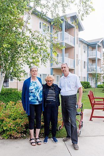 MIKE DEAL / FREE PRESS
Residents of the Castle Gate Estates condos at 873 Waverley Street, (From left) Patricia Gallop who has been living there for the last nine years, Linda Sloane who has been there for 19 years, and Robert Murdoch, VP and treasurer of the condo association, Condo Corp 493.
See Kevin Rollason story
240717 - Wednesday, July 17, 2024.