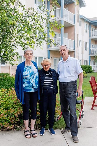 MIKE DEAL / FREE PRESS
Residents of the Castle Gate Estates condos at 873 Waverley Street, (From left) Patricia Gallop who has been living there for the last nine years, Linda Sloane who has been there for 19 years, and Robert Murdoch, VP and treasurer of the condo association, Condo Corp 493.
See Kevin Rollason story
240717 - Wednesday, July 17, 2024.