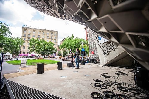 MIKAELA MACKENZIE / FREE PRESS

Fringe festival launches at Old Market Square with a set by musician Mitchell Makoons on Wednesday, July 17, 2024.

