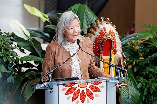 MIKE DEAL / WINNIPEG FREE PRESS
War Lake First Nation Chief Betsy Kennedy makes the official greeting to start the swearing-in ceremony.
Manitoba NDP Leader Wab Kinew was sworn in Wednesday as the province’s 25th premier in a ceremony filled with Indigenous culture and traditions.
The Fort Rouge MLA became the first First Nations premier of a Canadian province after taking the oath of office from Lt.-Gov. Anita Neville in front of an invitation-only crowd at The Leaf horticultural exhibit in Assiniboine Park.
231018 - Wednesday, October 18, 2023.