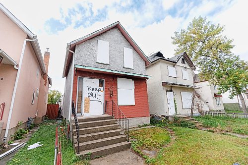 MIKE DEAL / WINNIPEG FREE PRESS
Boarded up houses at 456 and 458 Elgin Avenue.
For Winnipeggers who live next to a pair of burned-out vacant houses, the demolition of the charred shells can&#x2019;t come soon enough. They fear it&#x2019;s only a matter of time before one or both go up in flames again, after WFPS crews were called to at least four fires in a year at one of the homes. &#x201c;We don&#x2019;t have problems in the winter, it&#x2019;s when after the snow melts, it starts,&#x201d; resident Sarah Cabanting said of the fires. &#x201c;It is concerning because we are so close.&#x201d; People had been breaking into the derelict houses, located in the 400 block of Elgin and not far from the city hall. Both were boarded up Thursday. 
See Chris Kitching story
230914 - Thursday, September 14, 2023.