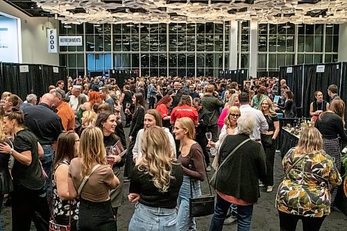 BROOK JONES / WINNIPEG FREE PRESS
Wine festival goers attend the public tastings at the 2024 edition of the Winnipeg Wine Festival at the RBC Convention Centre in Winnipeg, Man., Friday, Jan. 26, 2024.