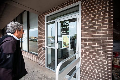 MIKAELA MACKENZIE / FREE PRESS

Dr. Joel Kettner walks up to Dynacare at 55 Marion, which is closed (like all other Dynacares in the province, due to a worldwide IT outage), on Friday, July 19, 2024. 

For Chris story.