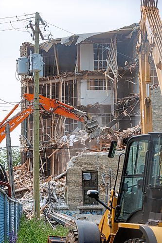 MIKE DEAL / FREE PRESS
Demolition has started on the five-storey warehouse at 579 McDermot Avenue that an engineering assessment earlier this month reported was unsafe.
240719 - Friday, July 19, 2024.