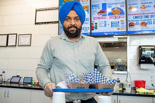 BROOK JONES / FREE PRESS
Boardwalk Fries Burgers Shakes at the Park West Shopping Centre located at 6650 Roblin Blvd. in Winnipeg, Man., is celebrates its grand opening Friday, July 19, 2024. Franchisee Garry Cheema, 33, is pictured holds an order tray with burgers during the celebration.