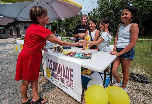 JOHN WOODS / FREE PRESS
Grandmother Marisa gets a glass of lemonade from Hannah, from left, Camila, Giulia and Bevy at their Lemonade Stand For Hope in support of CancerCare outside their Charleswood home Sunday, July 21, 2024. 

Reporter: