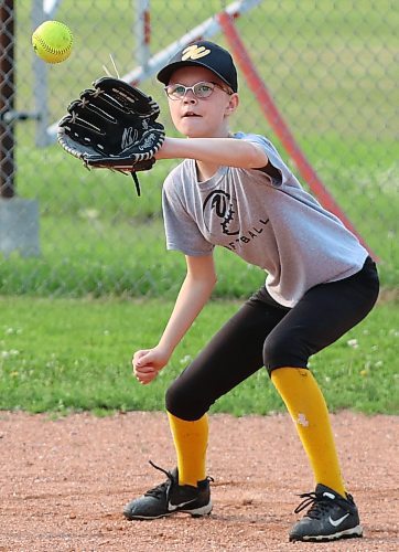 Kinsley Robertson concentrates as the ball comes to her during a Sunday practice at River Diamond 2. Her team is preparing for provincials this weekend. (Photos by Perry Bergson/The Brandon Sun)
 