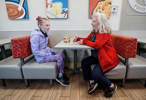 JOHN WOODS / FREE PRESS
Lorraine Ramsey and her daughter Karleigh, who has had Anorexia for years, are photographed at a local restaurant in Winnipeg Monday, July 22, 2024. Ramsey is upset because the provinceճ eating disorder expert is recommending tube feeding for her daughter, but the province isnմ doing it.

Reporter: kevin