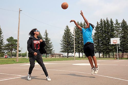 Knowledge Branth and Cole White play basketball at the camp. (Tim Smith/The Brandon Sun)
