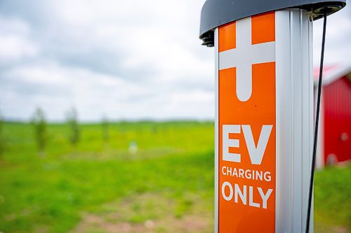 NIC ADAM / FREE PRESS
An EV charger at the Centre of Canada park near Lorette on Hwy 1 pictured Tuesday afternoon.
240723 - Tuesday, July 23, 2024.

Reporter: