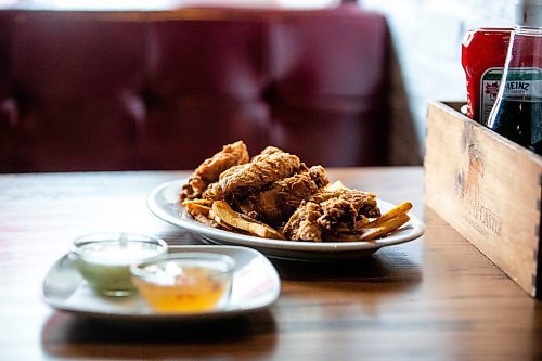 MIKAELA MACKENZIE / FREE PRESS

Chicken fingers at Elephant &amp; Castle on Tuesday, July 23, 2024. 

For Dave Sanderson story.