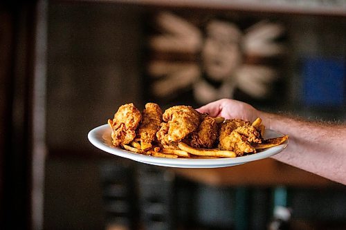 MIKAELA MACKENZIE / FREE PRESS

Chicken fingers at Elephant &amp; Castle on Tuesday, July 23, 2024. 

For Dave Sanderson story.