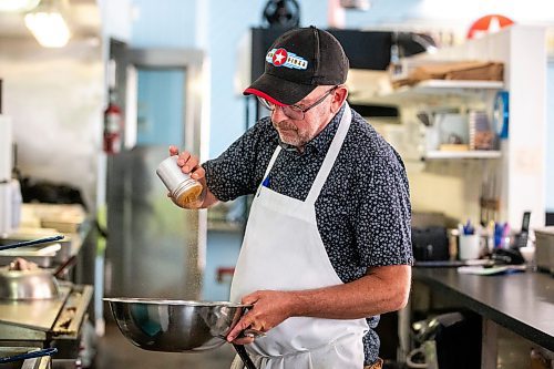 MIKAELA MACKENZIE / FREE PRESS

Owner Bruce Smedts makes chicken fingers with a homemade seasoning mix at the White Star Diner on Tuesday, July 23, 2024. 

For Dave Sanderson story.