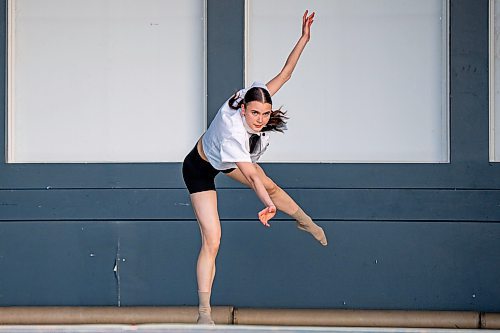 NIC ADAM / FREE PRESS
Members of the RWB, Katrina Ouellette, perform Melting Glass by Eden Avery, choreographed by Grace Frazer-Sneddon, at Assiniboine Park&#x2019;s Lyric Theatre Tuesday evening. Ballet in the park is happening from July 24 to 26, starting at 7:30pm, and is free and open to the public.
240723 - Tuesday, July 23, 2024.

Reporter: