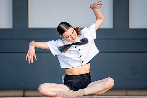 NIC ADAM / FREE PRESS
Members of the RWB, Katrina Ouellette, perform Melting Glass by Eden Avery, choreographed by Grace Frazer-Sneddon, at Assiniboine Park&#x2019;s Lyric Theatre Tuesday evening. Ballet in the park is happening from July 24 to 26, starting at 7:30pm, and is free and open to the public.
240723 - Tuesday, July 23, 2024.

Reporter: