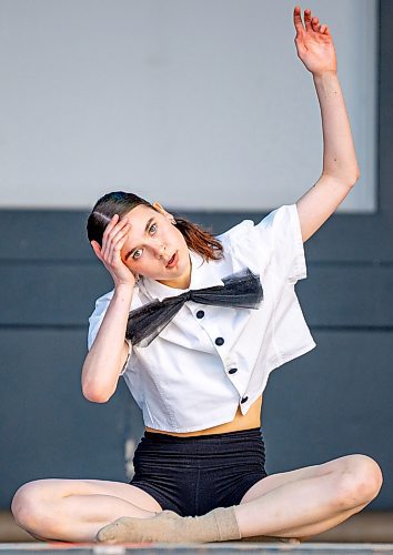 NIC ADAM / FREE PRESS
Members of the RWB, Katrina Ouellette, perform Melting Glass by Eden Avery, choreographed by Grace Frazer-Sneddon, at Assiniboine Park&#x2019;s Lyric Theatre Tuesday evening. Ballet in the park is happening from July 24 to 26, starting at 7:30pm, and is free and open to the public.
240723 - Tuesday, July 23, 2024.

Reporter: