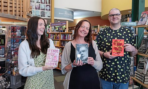 Ruth Bonneville / Free Press

ENT- books

McNally Robinson Booksellers. Executive Director Angela Torgerson (centre), Eilssa Hall and Matthew Montgomery holding some popular BookTok books at McNally Robinson Booksellers Wednesday. 

Story by Ben MacPhee-Sigurdson

July 24th,  2024

