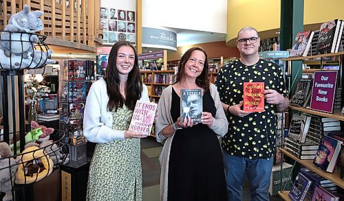 Ruth Bonneville / Free Press

ENT- books

McNally Robinson Booksellers. Executive Director Angela Torgerson (centre), Eilssa Hall and Matthew Montgomery holding some popular BookTok books at McNally Robinson Booksellers Wednesday. 

Story by Ben MacPhee-Sigurdson

July 24th,  2024

