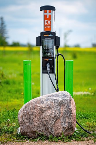 NIC ADAM / FREE PRESS
An EV charger at the Centre of Canada park near Lorette on Hwy 1 pictured Tuesday afternoon.
240723 - Tuesday, July 23, 2024.

Reporter: