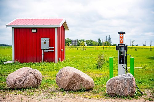 NIC ADAM / FREE PRESS
An EV charger at the Centre of Canada park near Lorette on Hwy 1 pictured Tuesday afternoon.
240723 - Tuesday, July 23, 2024.

Reporter: