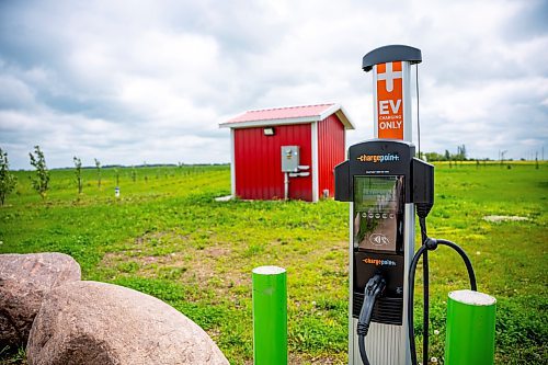 NIC ADAM / FREE PRESS
An EV charger at the Centre of Canada park near Lorette on Hwy 1 pictured Tuesday afternoon.
240723 - Tuesday, July 23, 2024.

Reporter: