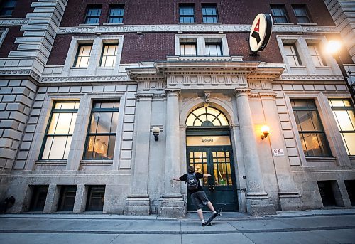 JOHN WOODS / WINNIPEG FREE PRESS
John Garrioch roles up to the YMCA-YWCA on Vaughn St at 5:25AM Tuesday, June 20, 2023. 

Reporter: Abas/24 hr