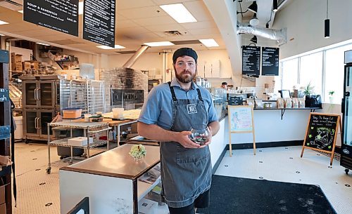 Ruth Bonneville / Free Press

Local - Hildegard's Bakery on Portage

Dave Newsom with Hildegard's Bakery, holding button bowl, which is a type of pay-it-forward system offering coffee or muffin to those in need coming into the bakery.  

See story on thefts in area. 

July 25th,  2024

