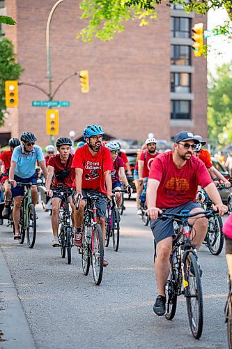 NIC ADAM / FREE PRESS
Hundreds of winnipeggers cycled to the memorial honouring the life of cyclist Rob Jenner, who lost his life to a hit-and-run driver on Wellington Crescent at Cockburn Street, pictured Thursday afternoon.
240725 - Thursday, July 25, 2024.

Reporter: Jura