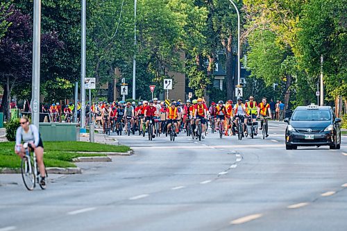 NIC ADAM / FREE PRESS
Hundreds of winnipeggers cycled to the memorial honouring the life of cyclist Rob Jenner, who lost his life to a hit-and-run driver on Wellington Crescent at Cockburn Street, pictured Thursday afternoon.
240725 - Thursday, July 25, 2024.

Reporter: Jura