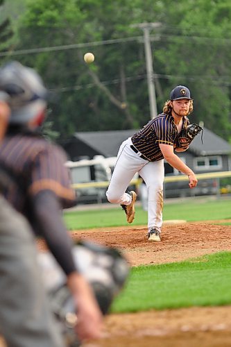 Avery Kirkup took to the mound Friday night for the Wawanesa Brewers for Game 2 of the Wawanesa Brewers/Boissevain Centennials playoff series in the South West Baseball League. The Centennials are up 1-0 in the series following an 8-0 win Thursday night in Boissevain. (Jules Xavier/The Brandon Sun)