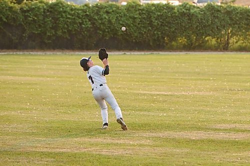 Mike Sudoma/Free Press
Elmwood Giants Mathew Moffat catches an outfield hit during the AAA Baseball Manitoba Provincial Championships Sunday evening at Charleswood Place field
July 28, 2024
