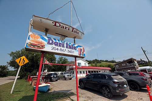 The Dari Isle in Minnedosa serves up a tasty smash burger and is the go-to place for ice cream in town. (Matt Goerzen/The Brandon Sun)