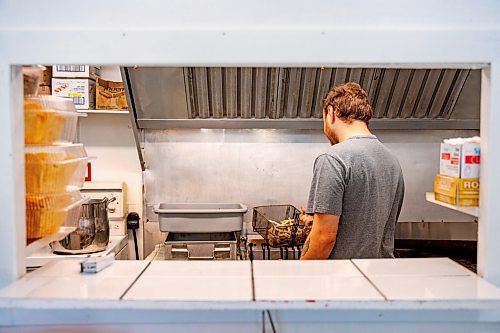 NIC ADAM / FREE PRESS
Brenden Galbichka, cook at Brian&#x2019;s and son of Tessa, pictured making French fries in the kitchen of Brian&#x2019;s Drive-Inn Wednesday.
240731 - Wednesday, July 31, 2024.

Reporter: Dave
