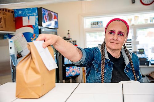 NIC ADAM / FREE PRESS
Tessa Galbichka, manager at Brian&#x2019;s, pictured grabbing an order at Brian&#x2019;s Drive-Inn Wednesday.
240731 - Wednesday, July 31, 2024.

Reporter: Dave
