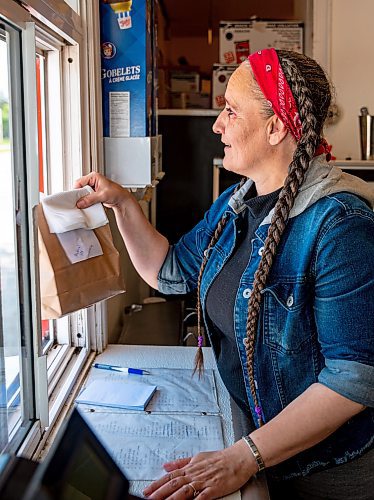 NIC ADAM / FREE PRESS
Tessa Galbichka, manager at Brian&#x2019;s, pictured serving an order at Brian&#x2019;s Drive-Inn Wednesday.
240731 - Wednesday, July 31, 2024.

Reporter: Dave
