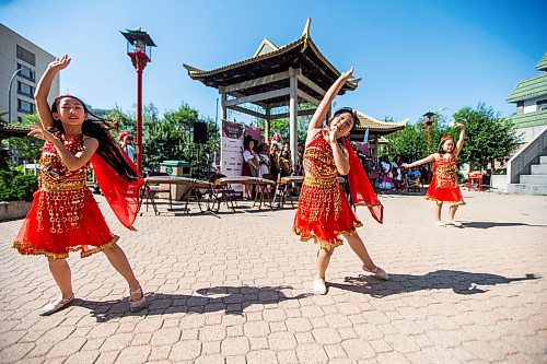 MIKAELA MACKENZIE / FREE PRESS
	

Nine-year-olds Sophia Liang (left), Zoey Jian, and Ivy He dance at the Folklorama kickoff at the Winnipeg Chinese Cultural and Community Centre on Thursday, Aug. 1, 2024. 

