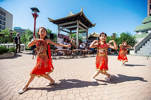 MIKAELA MACKENZIE / FREE PRESS
	

Nine-year-olds Sophia Liang (left), Zoey Jian, and Ivy He dance at the Folklorama kickoff at the Winnipeg Chinese Cultural and Community Centre on Thursday, Aug. 1, 2024. 

