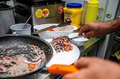 MIKAELA MACKENZIE / FREE PRESS

	
Chef George Abraham puts together a plate of beef shawerma, which will be one of the dishes at this year&#x573; Egyptian pavilion, at House of Taste on Wednesday, July 31, 2024. 

For Eva story.