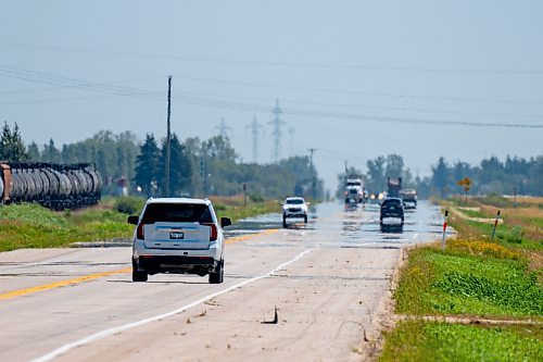 NIC ADAM / FREE PRESS
The heat reflecting off highway 6, between Warren and Grosse Isle, Thursday. The temperature was 32C and is forecasted to be 30C tomorrow.
240801 - Thursday, August 01, 2024.

Reporter:?
