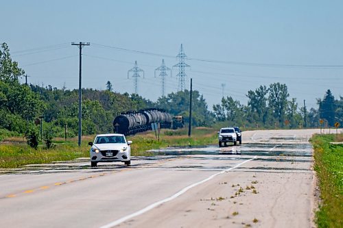 NIC ADAM / FREE PRESS
The heat reflecting off highway 6, between Warren and Grosse Isle, Thursday. The temperature was 32C and is forecasted to be 30C tomorrow.
240801 - Thursday, August 01, 2024.

Reporter:?
