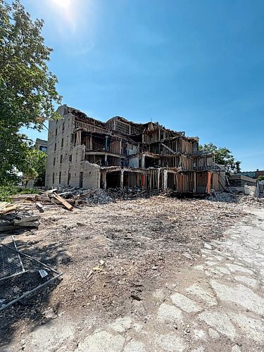 TYLER SEARLE / FREE PRESS

Demolition at 579 McDermot Ave. has ground to a halt after city inspectors identifed the possible presence of asbestos. August 01, 2024