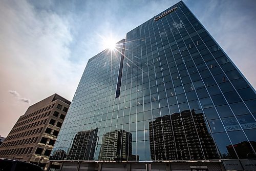 MIKAELA MACKENZIE / FREE PRESS

	
The sun beats down on downtown Winnipeg, with the concrete and lack of green spaces amplifying the natural heat, on Friday, Aug. 2, 2024. 

For heat story.