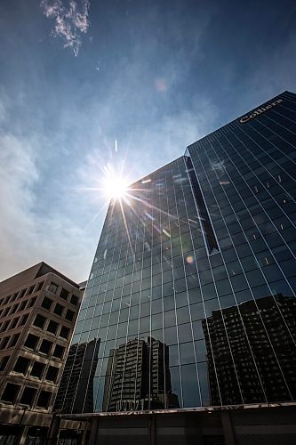 MIKAELA MACKENZIE / FREE PRESS

	
The sun beats down on downtown Winnipeg, with the concrete and lack of green spaces amplifying the natural heat, on Friday, Aug. 2, 2024. 

For heat story.