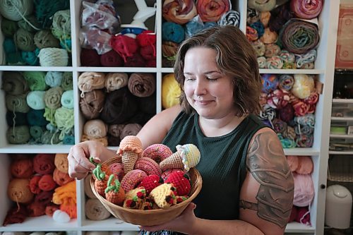 Ruth Bonneville / Free Press

49.8 The Creators - Kaylon Mullen

Photo of  Kaylon Mullen with her crocheted works of art, flowers, pot holders and cat toys, to name a few.  

Kaylon Mullen doesn&#x2019;t grow her flowers, she makes them. Needing no sunlight or water, her tulips, sunflowers, bluebells, lavender and daisies will never die, because they&#x2019;re made completely out of yarn. The textile artist took up crocheting six years ago as a way to keep her hands busy, learning the technique from her mother. 

AV Kitching story

Aug 2nd,  2024

