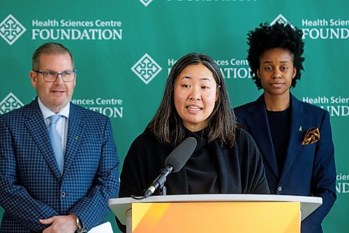 MIKE DEAL / FREE PRESS
Dr. Julie Ho, medical director, Adult Kidney Transplant Program, Health Sciences Centre Winnipeg, speaks during an announcement by
Health, Seniors and Long-Term Care Minister
Uzoma Asagwara that a record number of Manitobans donated and received kidneys last year, showing there is an increased awareness of the province&#x2019;s organ donor registry and an improved level of care offered at Health Sciences Centre&#x2019;s (HSC) Transplant Wellness Centre, during a media event at the Women&#x2019;s Hospital, Health Sciences Centre, 665 William Avenue, Monday morning.
Other speakers at the event were Jonathon Lyon (left), president and CEO, Health Sciences Centre Foundation, and Dr. Owen Mooney (not pictured), medical director, Gift of Life Program.
240422 - Monday, April 22, 2024.