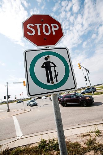 JOHN WOODS / FREE PRESS
The intersection of Waverley and Kenaston Blvd. photographed from the bike path that runs beside the south section of Kenaston Monday, August 6, 2024. A male was taken to hospital after rear ending a vehicle on Friday, and died later that day.

Reporter: chris